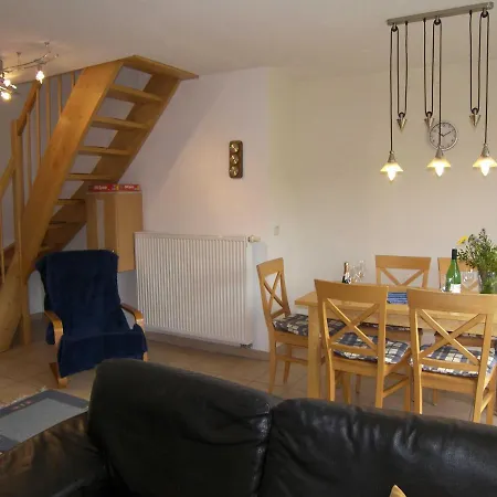 Ferienhaus Mit 3 Ferienwohnungen_ Lägenhet Zempin