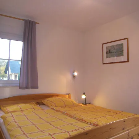 Ferienhaus Mit 3 Ferienwohnungen_ Lägenhet Zempin