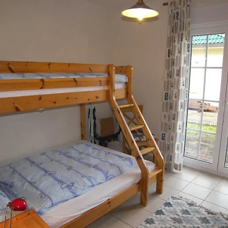 Ferienhaus Mit 3 Ferienwohnungen_ Lägenhet *